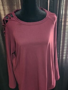 Glitz Burgundy Lattice Cold Shoulder Top 2X